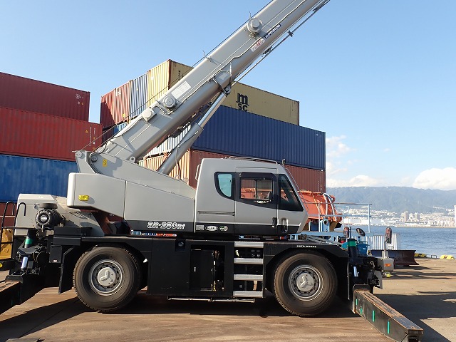 ラフテレーンクレーン Rough Terrain Crane